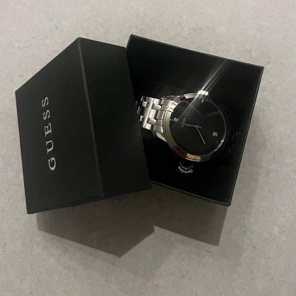 BRAND NEW & NEVER USED S/S MENS GUESS WATCH W/2 DIAMONDS